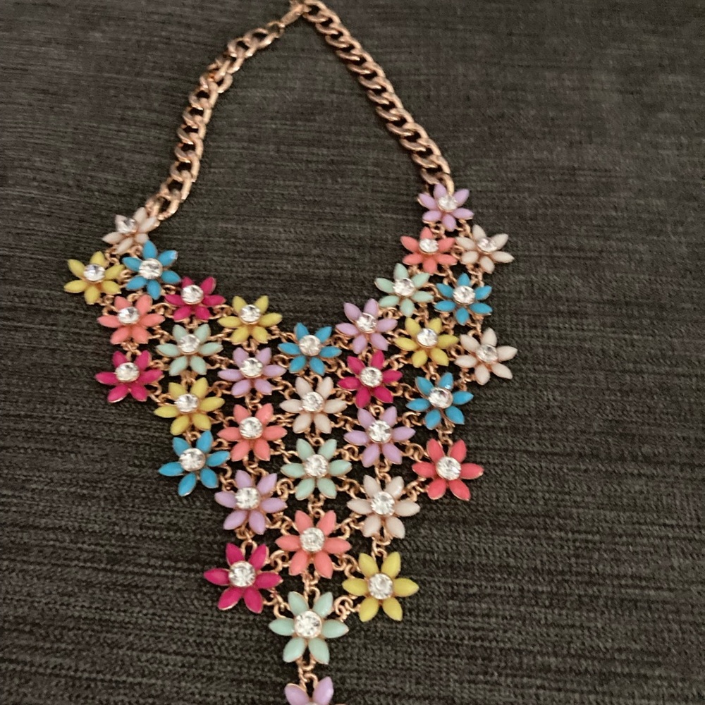 Flower bib - Picture 3 of 4